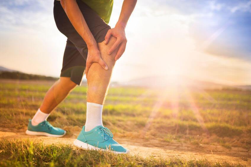 Relationship between foot and ankle symptoms and risk of developing knee osteoarthritis